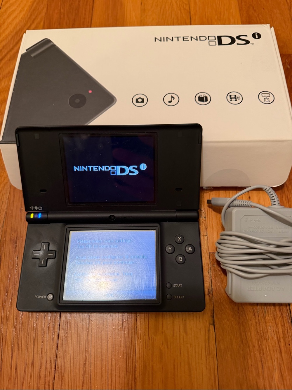 Nintendo DSi Black w box charger and manuals
